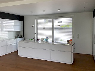 Fenster hinter Tischablage Kaiser